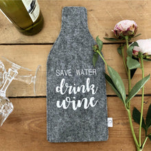 Laden Sie das Bild in den Galerie-Viewer, Flaschenschmeichler | Save Water Drink Wine | Hülle zur Verpackung der Weinflasche-RMdesign