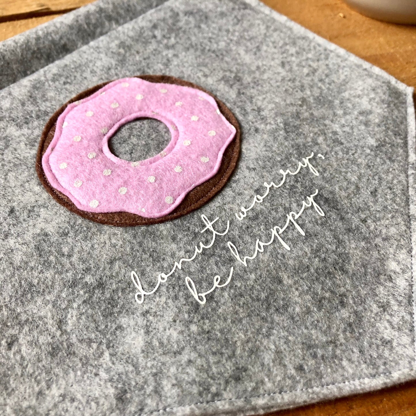 Wimpel Donut Worry Be Happy | Wanddekor | Wandbehang| Banner