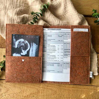 Personalisierte Mutterpasshülle aus Filz | Ein schöner Begleiter während der Schwangerschaft