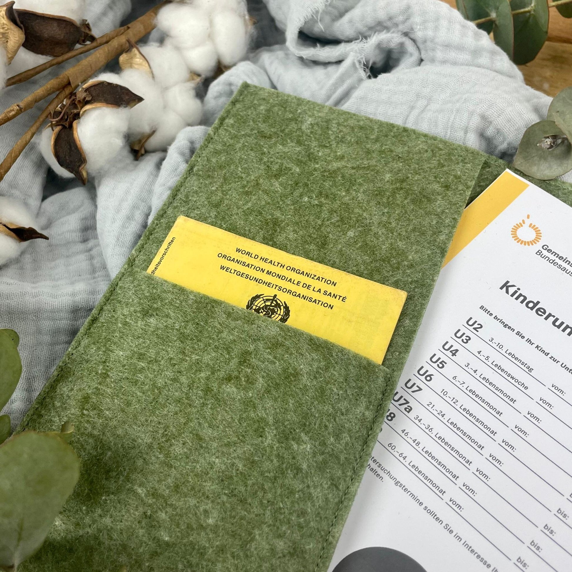 U-Heft-Hülle aus Filz | Olivgrün | Hülle für das Untersuchungsheft für Kinder