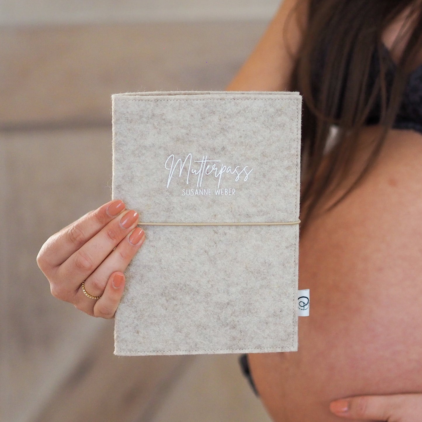 Personalisierte Mutterpasshülle aus Filz | beige | Ein schöner Begleiter während der Schwangerschaft